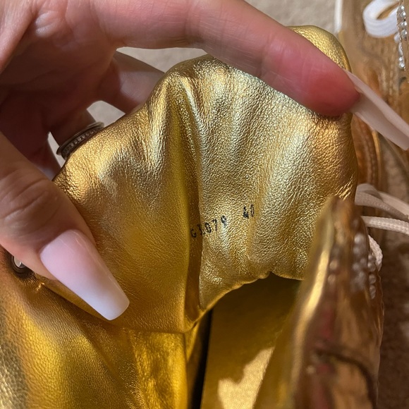 Chanel gold sneaker size 40 only worn once - Picture 4 of 4